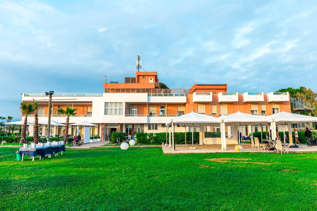 Sunrise Accessible Resort Battipaglia Extérieur photo